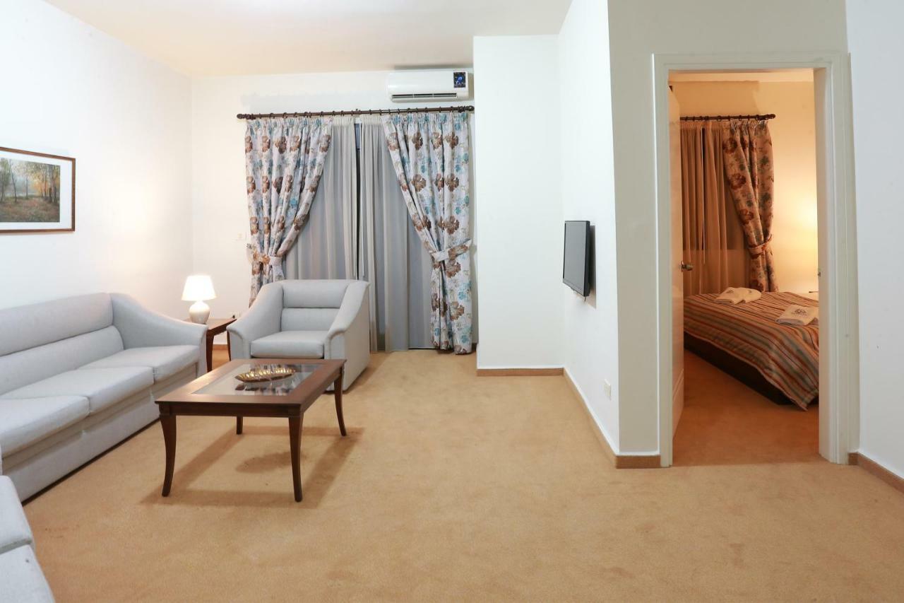 Nine Seven Hotel Adma wa Dafneh Bagian luar foto
